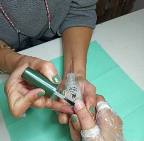 MODO DE USO DEL TRATAMIENTO PARA CRECIMIENTO DE UÑAS icon