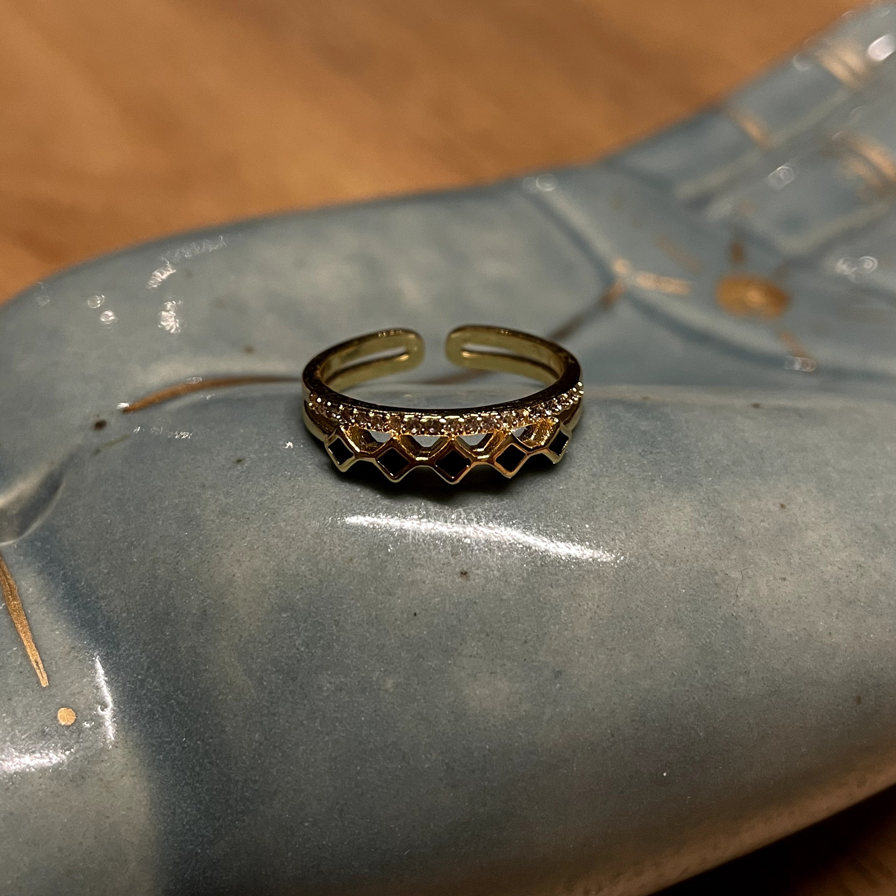 Anillo Rombos Negros Zirconia