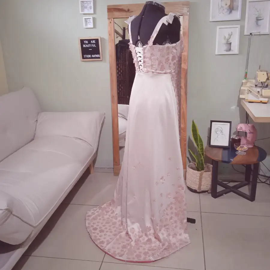 Vestido de fiesta (Flores rosadas)