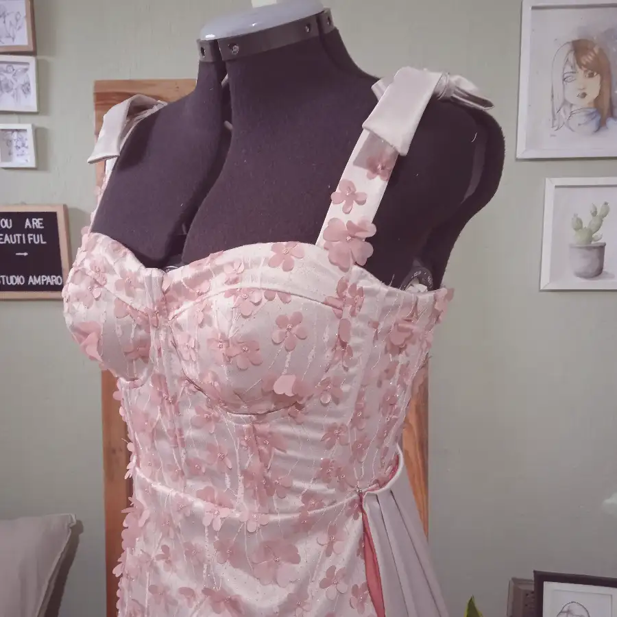Vestido de fiesta (Flores rosadas)