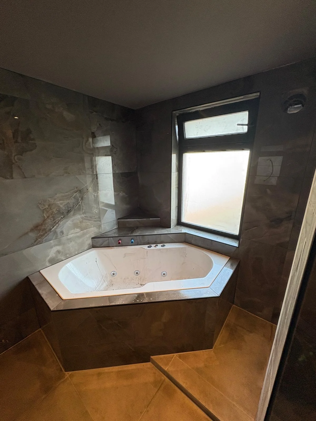 Badkamer tegelwerk - Foto 2