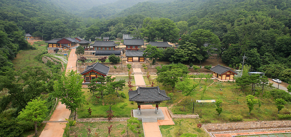 무위사 전경