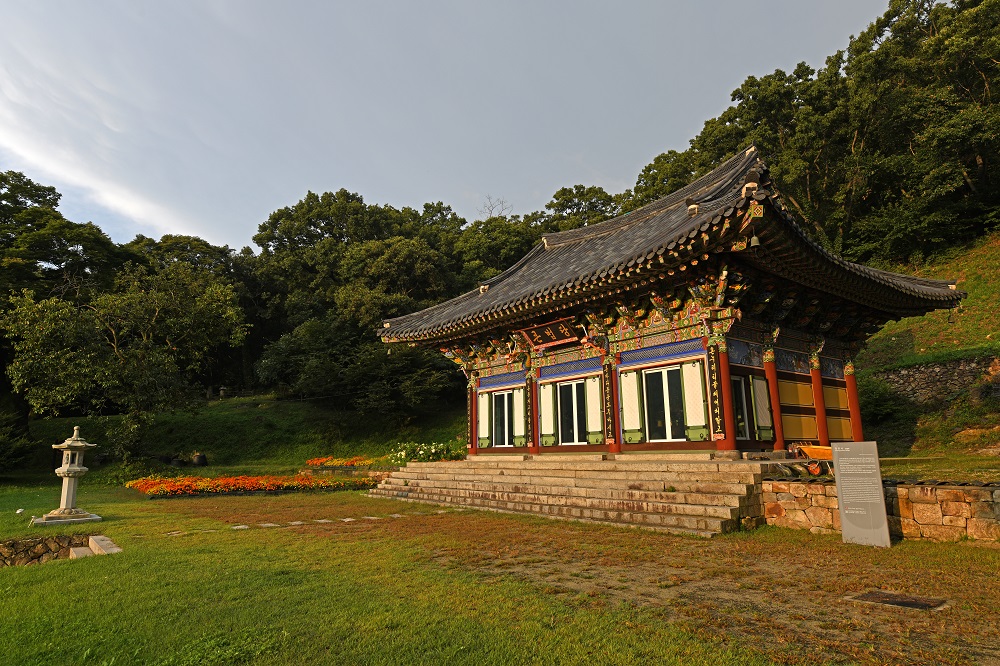청련사 전경