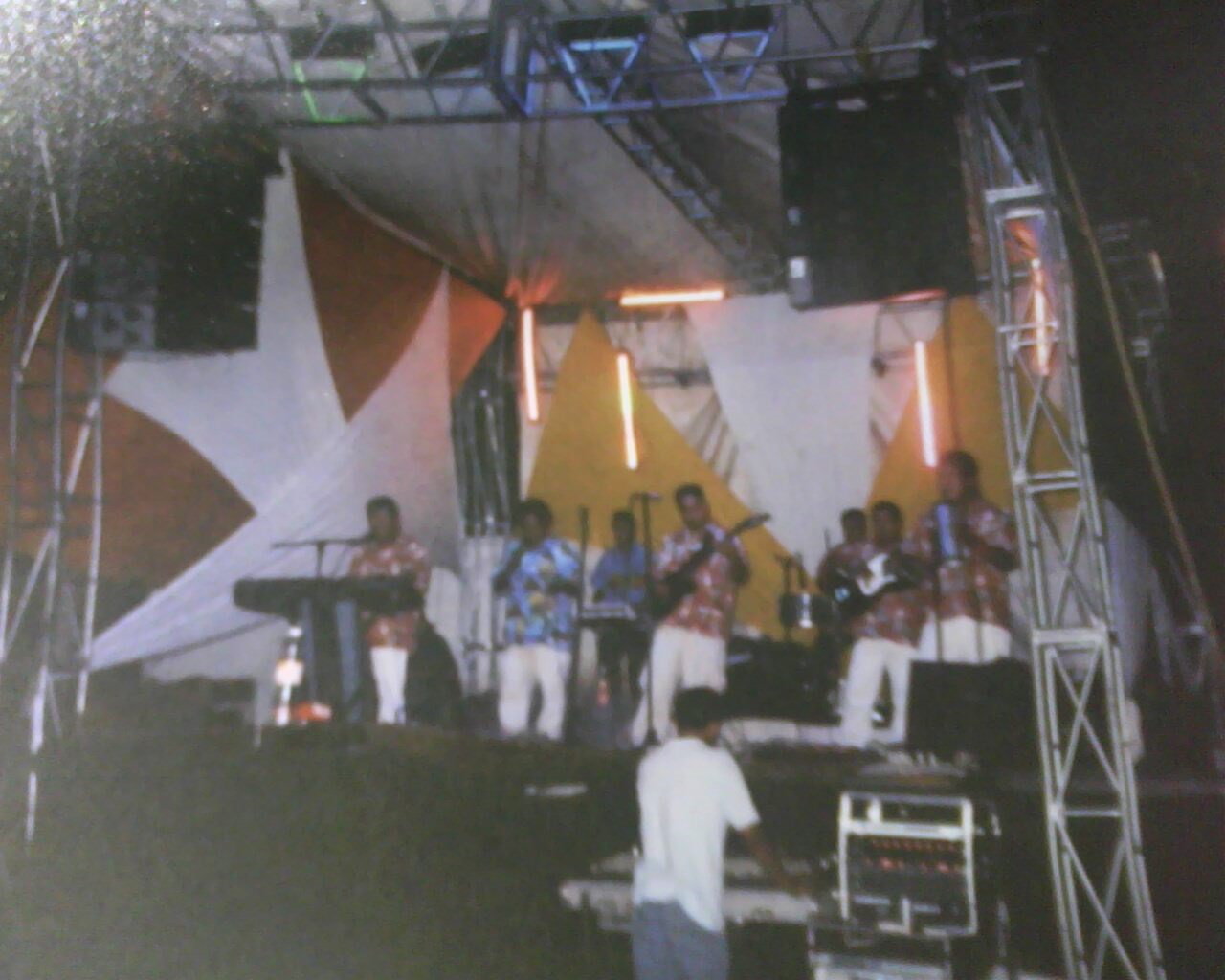 Yony fuentes y su magia musical 