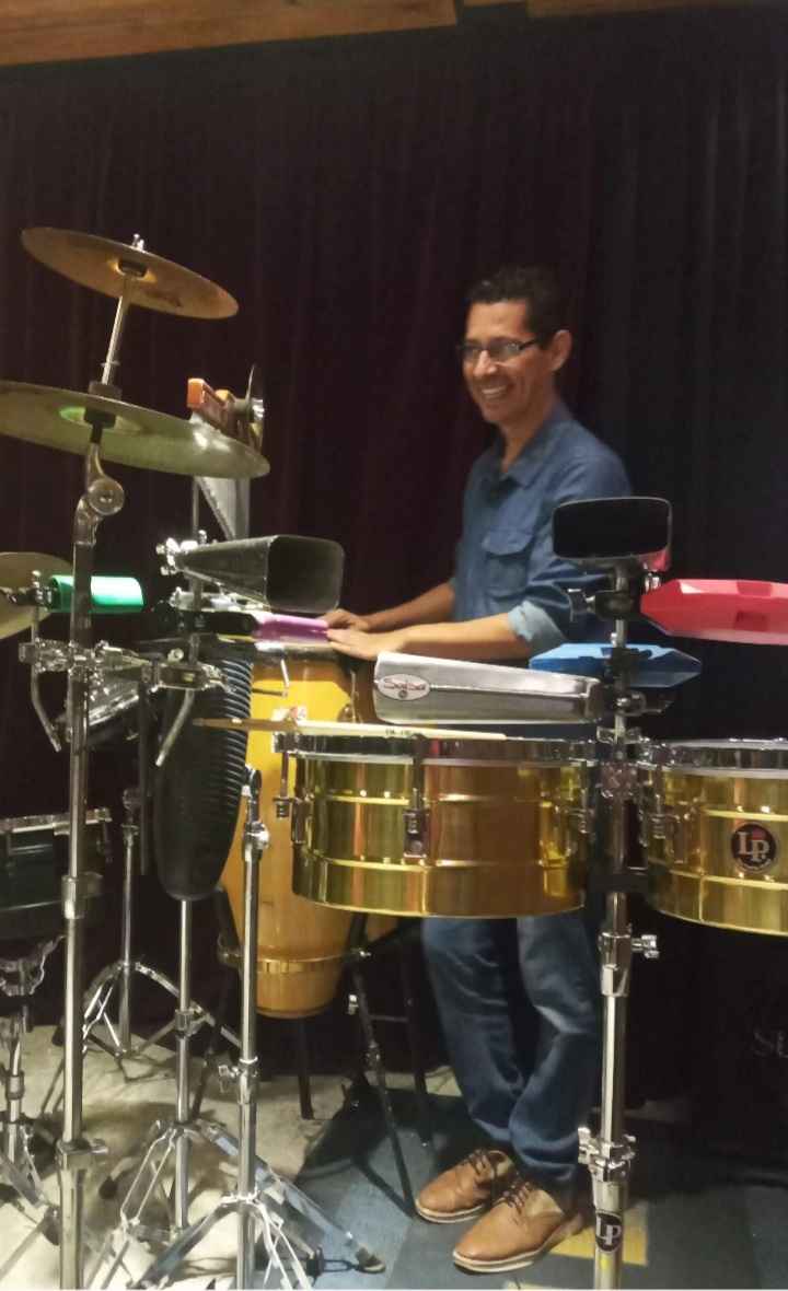 ErvinPeña  (Percusionista)