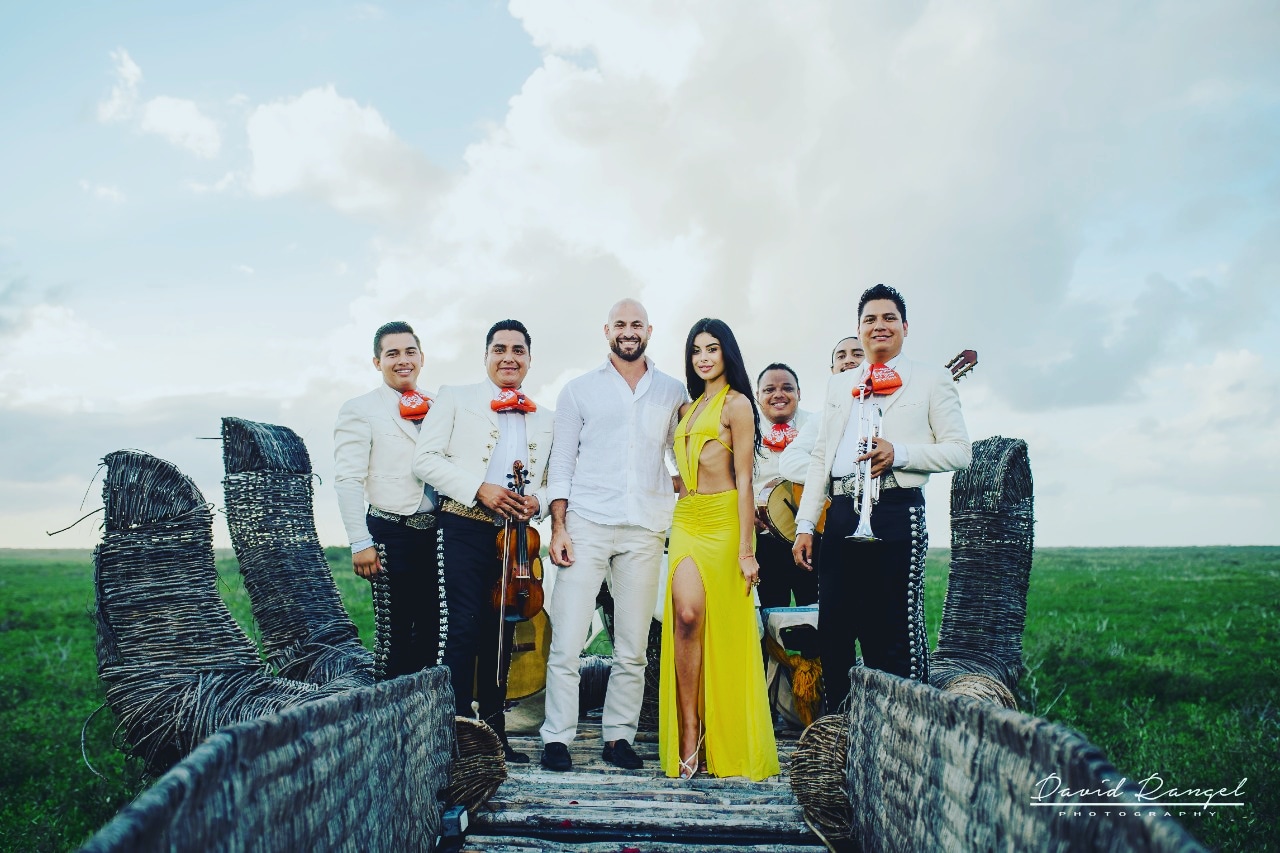 MARIACHI SERENATA MEXICANA 