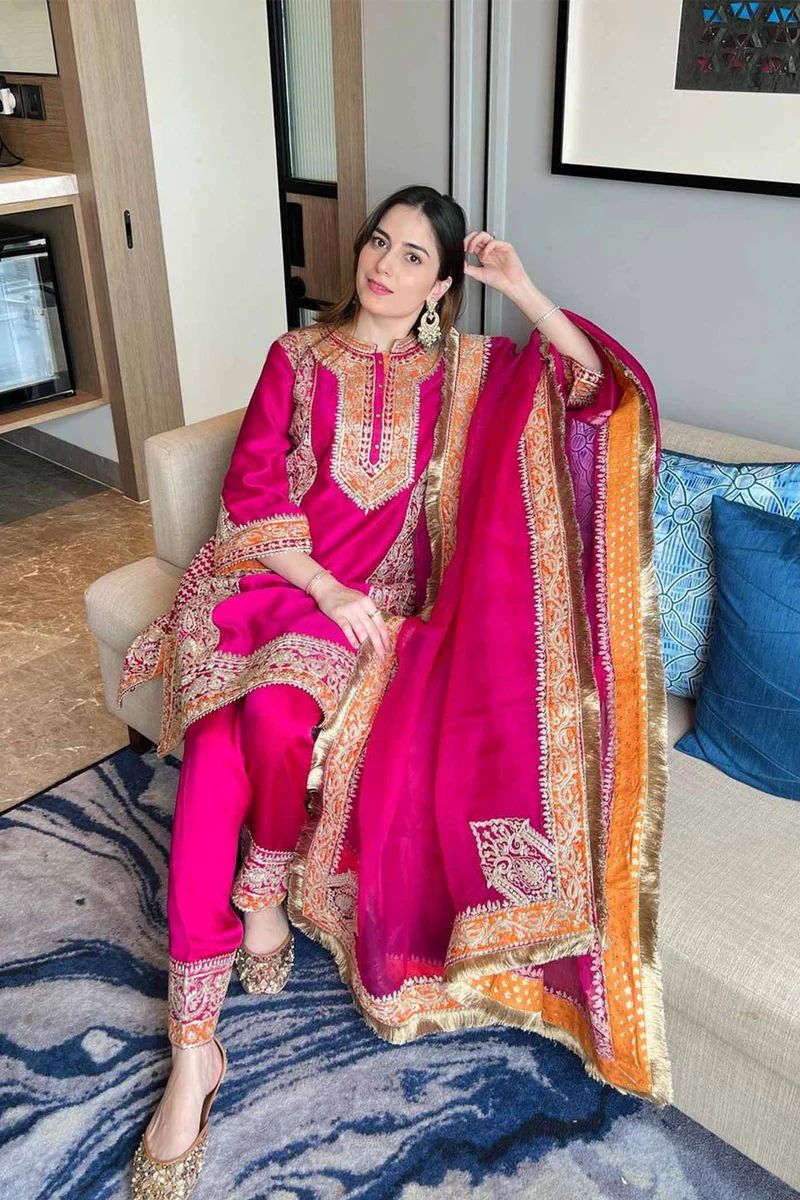 Pakistani Suits For Women Under 800 - 650.00 INR - ریزیڈنسی روڈ, مائسمہ, Jammu and Kashmir, 190001 - Marketplace