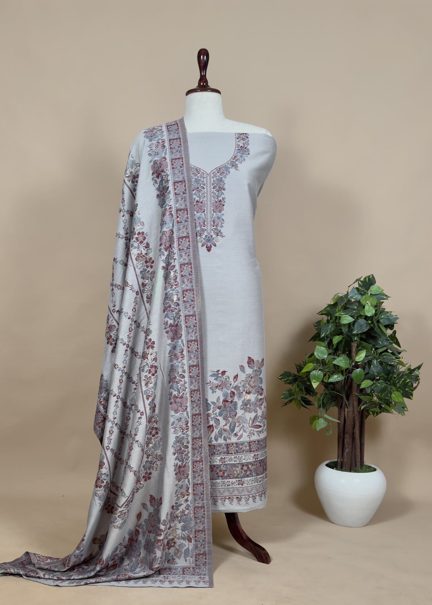 Pashmina Kashmiri Sute Whole Rate - 19000.00 INR - Hari Singh High Street, مائسمہ, Jammu and Kashmir, 190009 - Marketplace