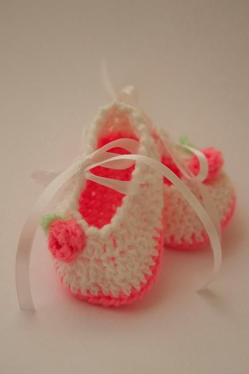 Crocheted baby girl shoes