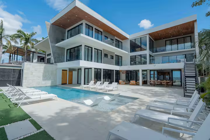 Casa Azul •  Sleeps 22