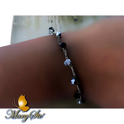 bracciale con filo di seta e cristallini