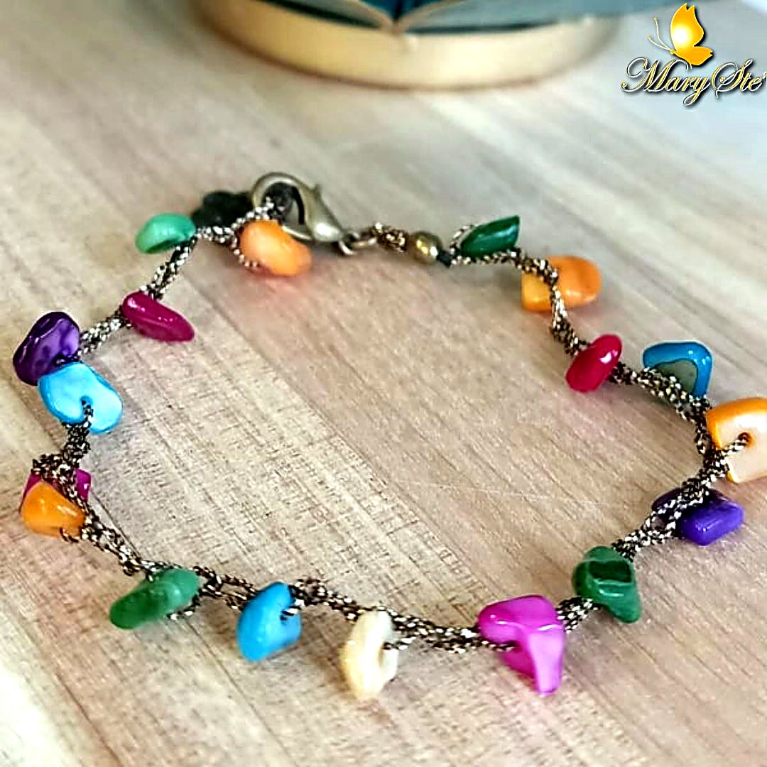 BRACCIALE FILO DI SETA E SCHEGGE MULTICOLOR IN MADREPERLA