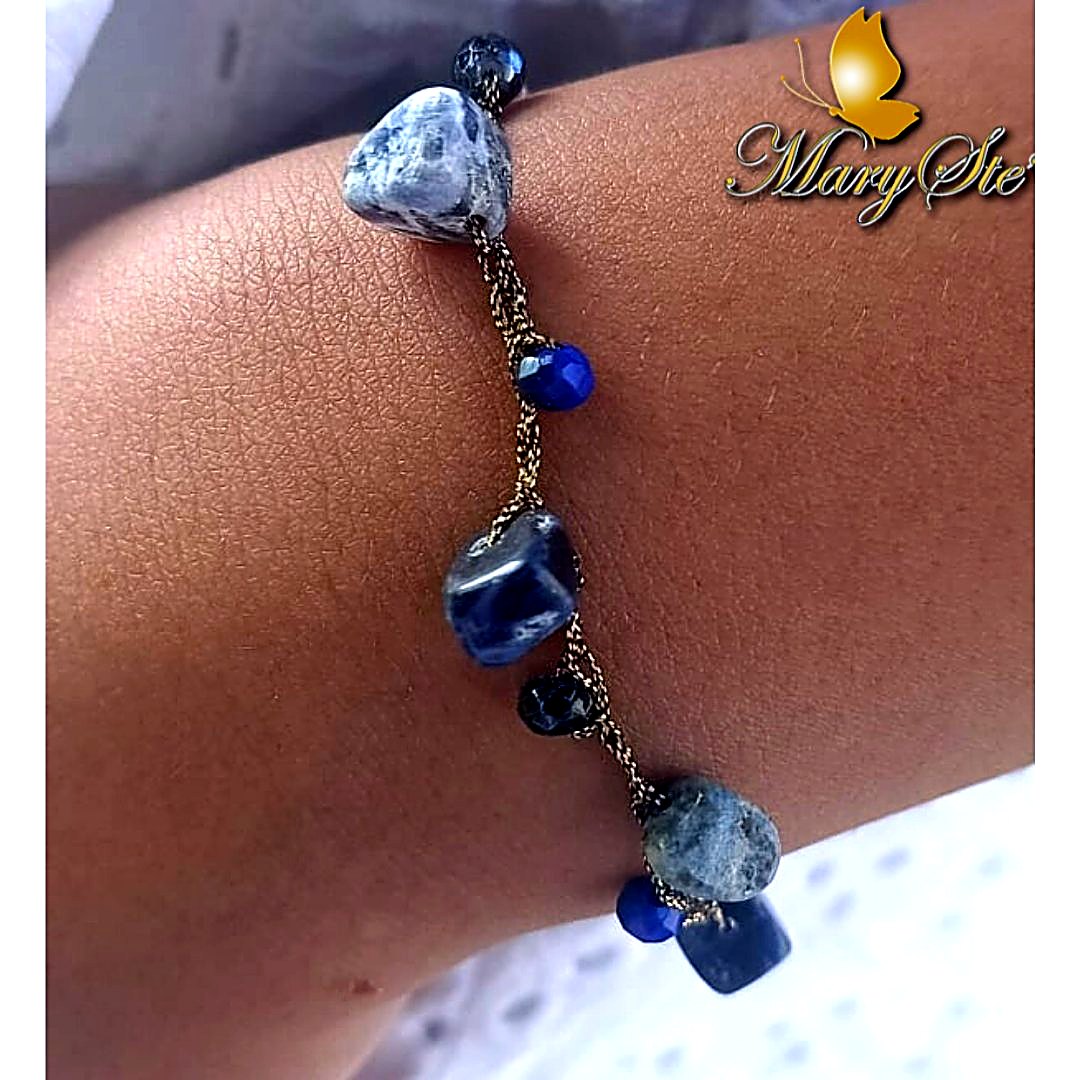 BRACCIALE FILO DI SETA SODALITE E CRISTALLINI