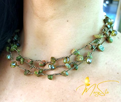 COLLANA FILO DI SETA E SCHEGGE DI UNAKITE