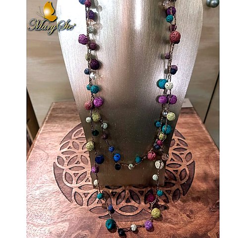 COLLANA LUNGA CON FILO DI SETA E PIETRA LAVICA