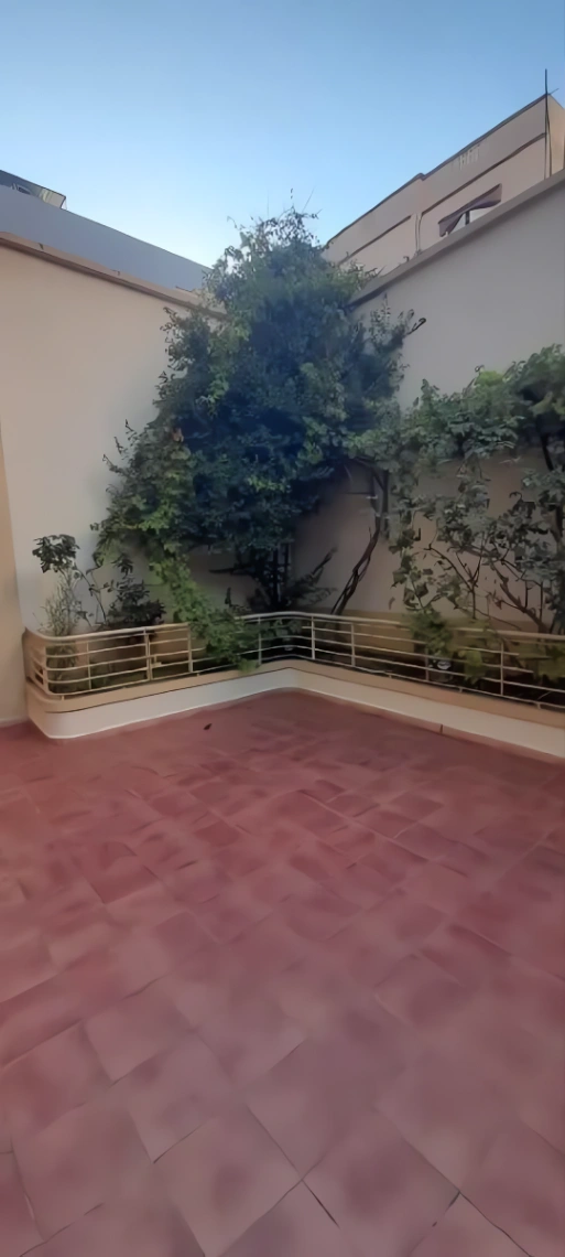 Maison à Oran, 265m² - 8 pièces