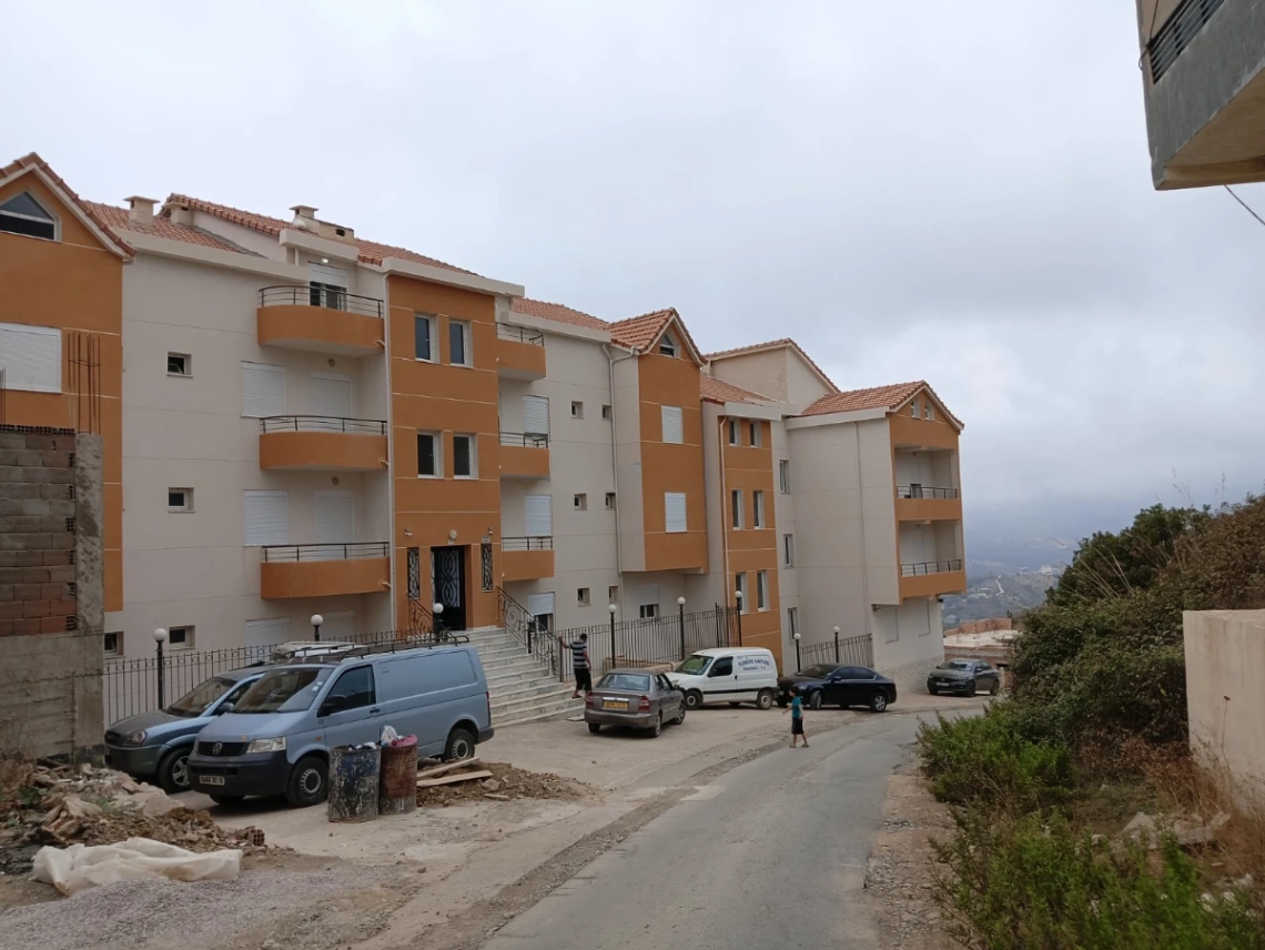 Appartement à Azzefoun, 90m² - 3 pièces