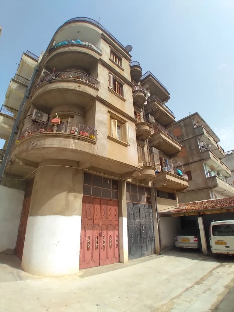Maison à Annaba, 500m² - 22 pièces