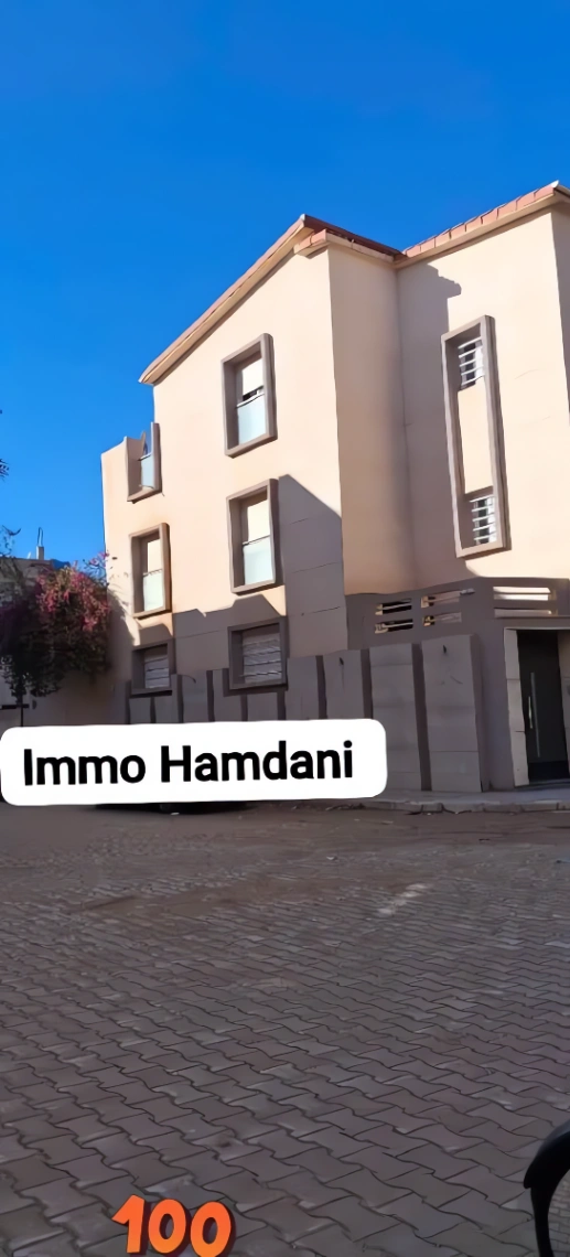 Maison à Bir El Djir, 300m² - 8 pièces