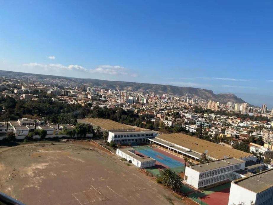 Appartement à Oran, 210m² - 5 pièces