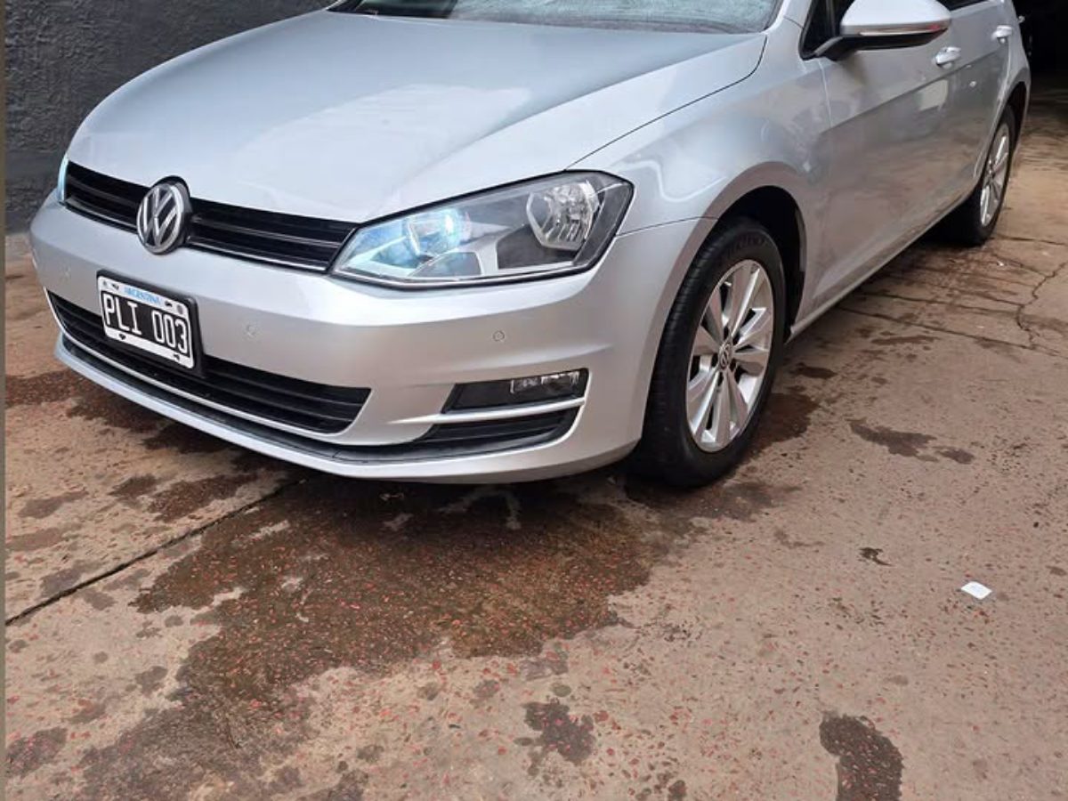VOLKSWAGEN GOLF