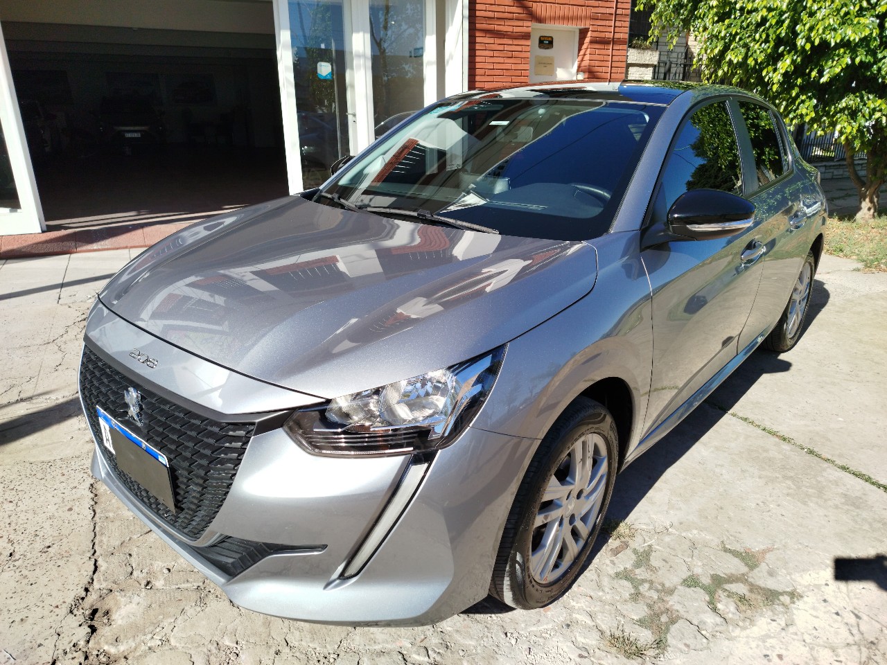 PEUGEOT 208
