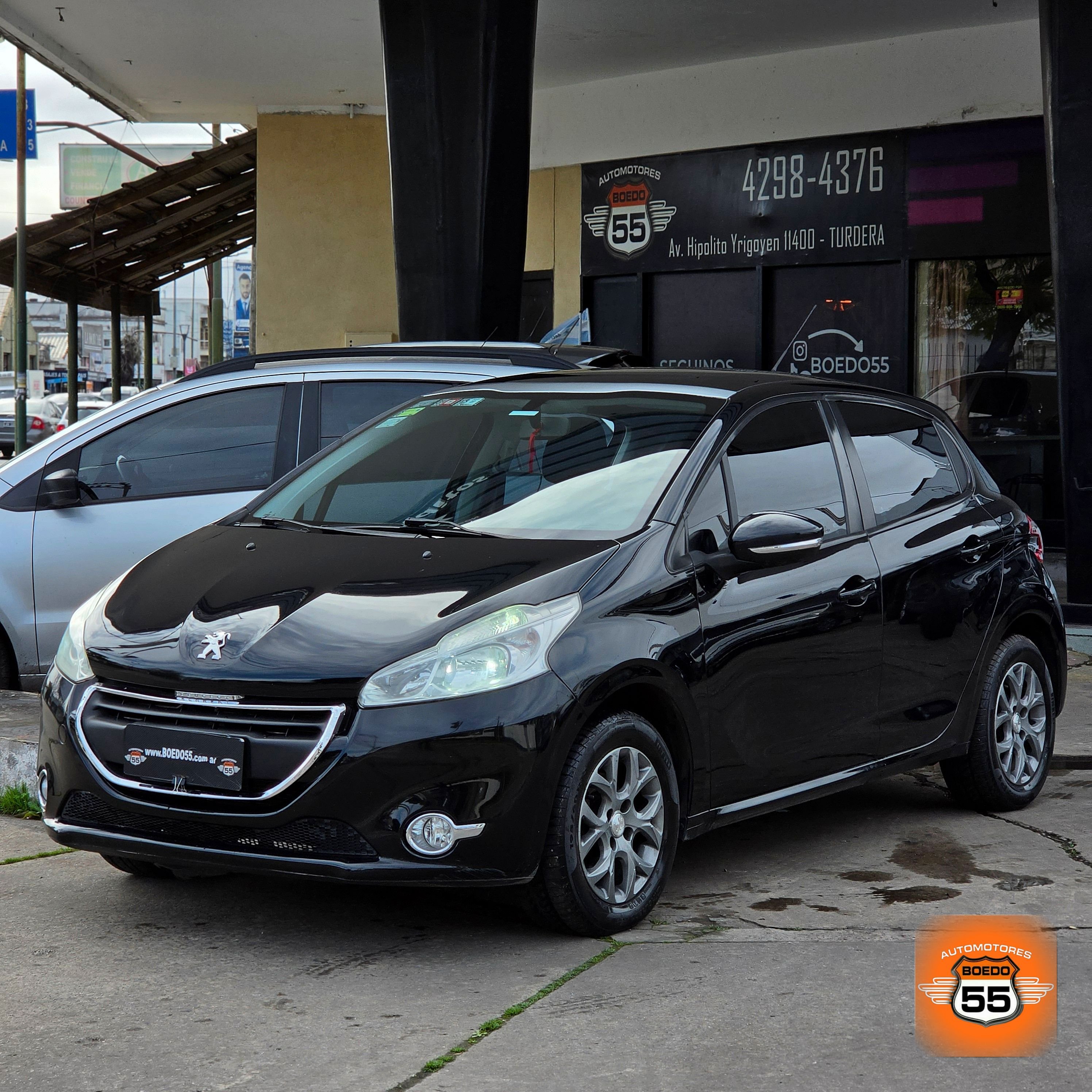 PEUGEOT 208