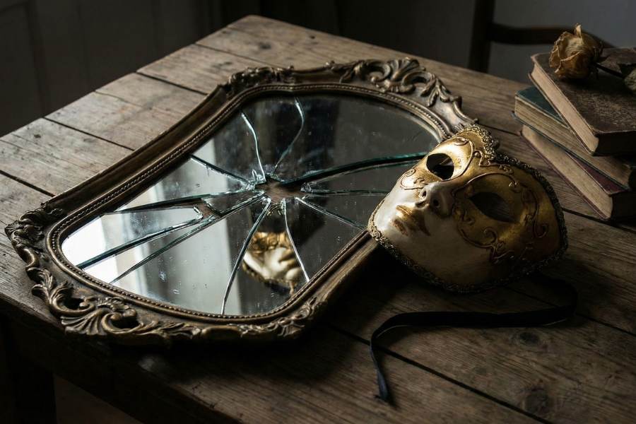 Ești într-o relație cu un narcisist? Fă testul și află adevărul - Cover Image