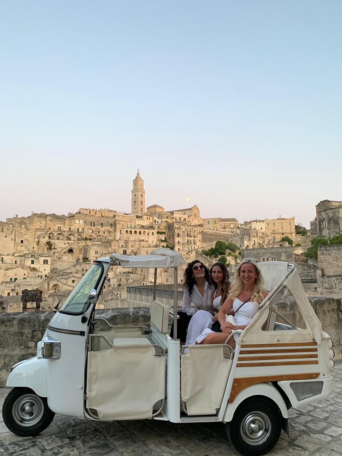 Sassi Comfort in an Ape Calessino: Eine italienische Liebesgeschichte - 1-stündige Tour - Image 1