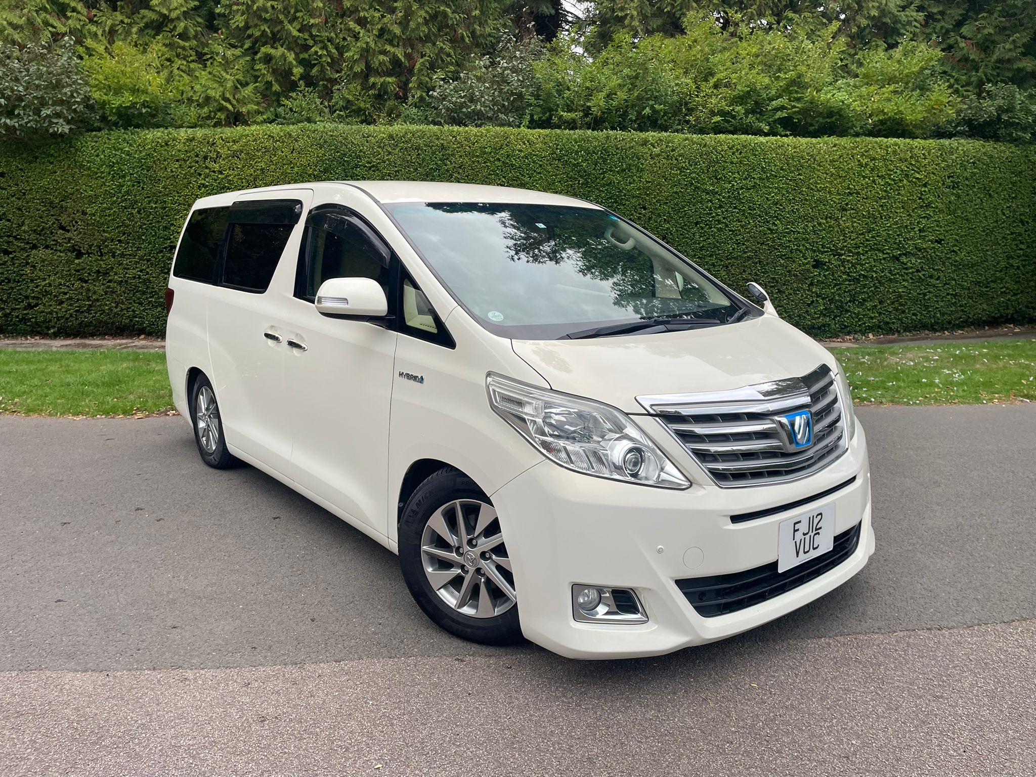 2012 ALPHARD E FOUR HYBRID LEICESTER SHOWROOM 72,200 MI AUTOMATIC 2.4L HYBRID 7 SEATER... photo