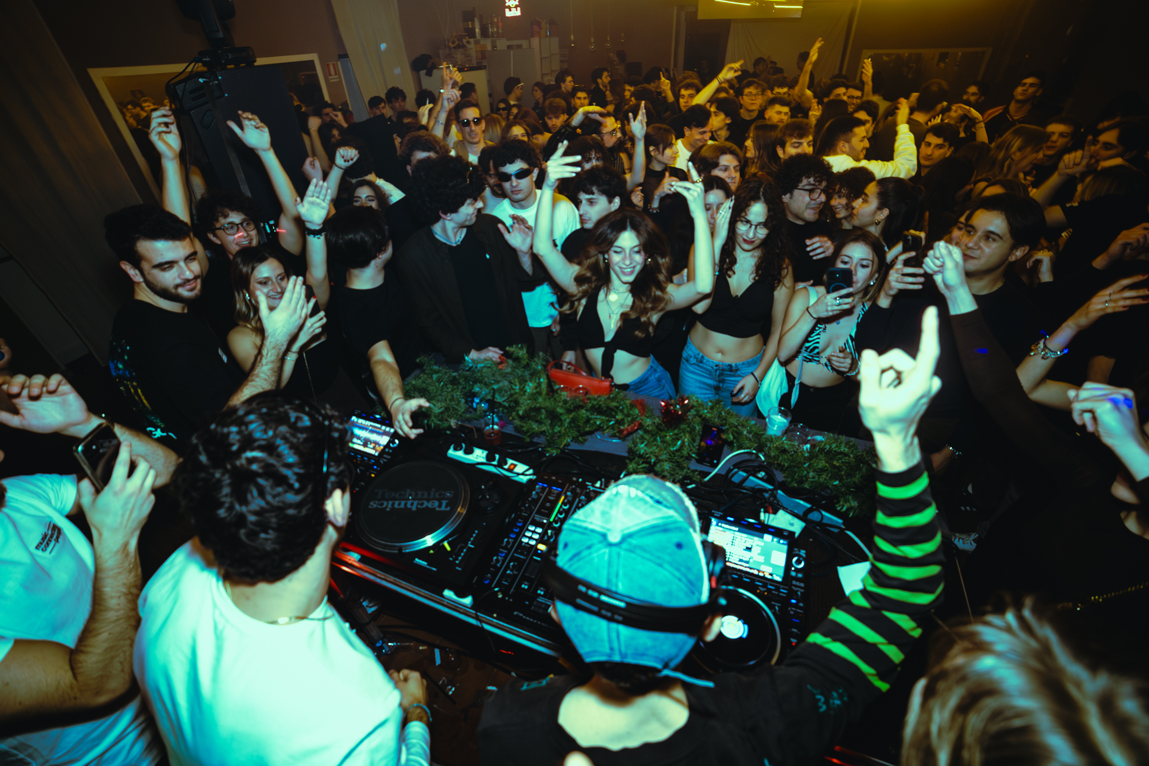 :EP. 10 MUSIC, POPLE & — MCP CHAPTER 2 - Photo 23