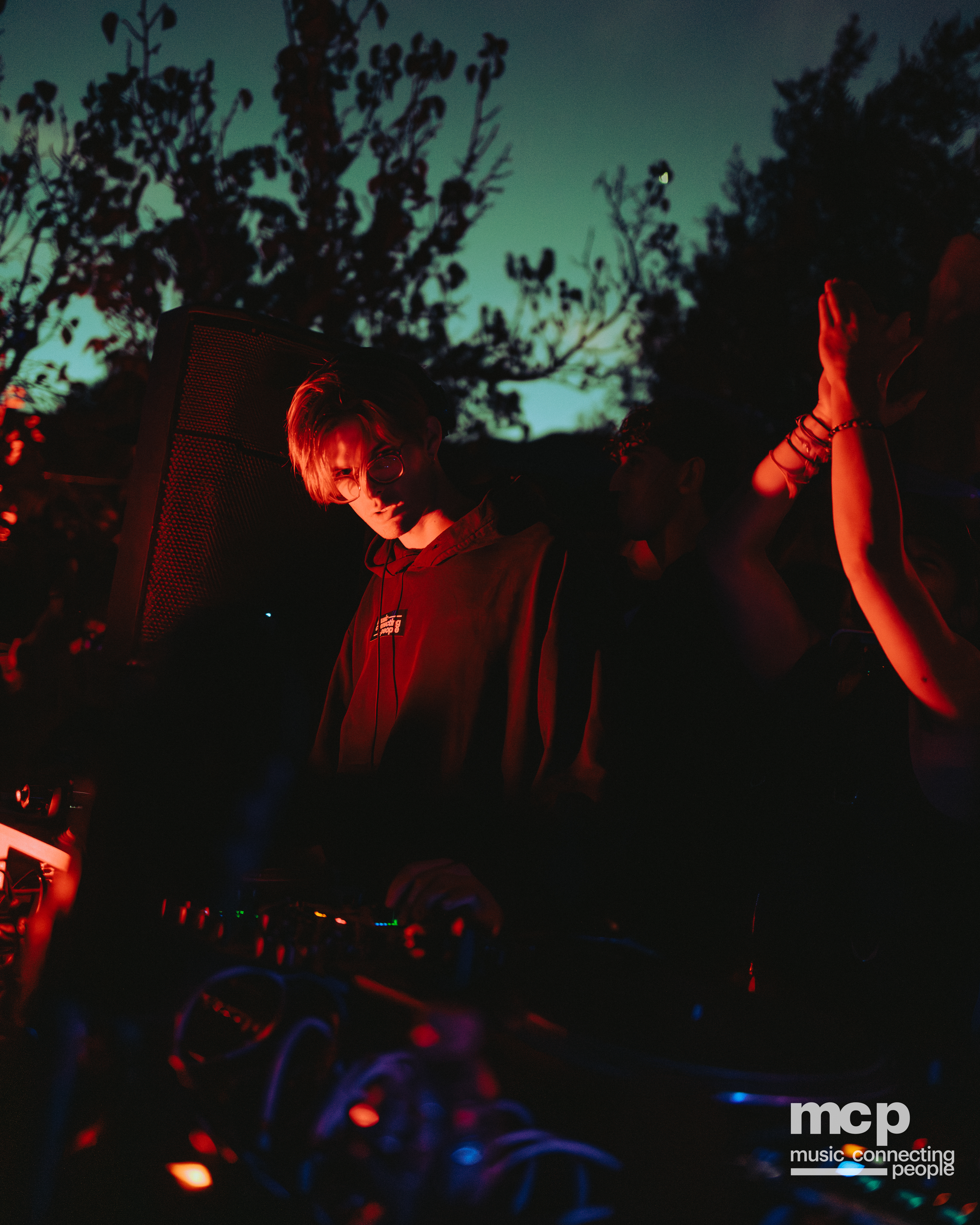 :EP 13. LOST INTO THE WILD & — SUMMER GOODBYES - Photo 93