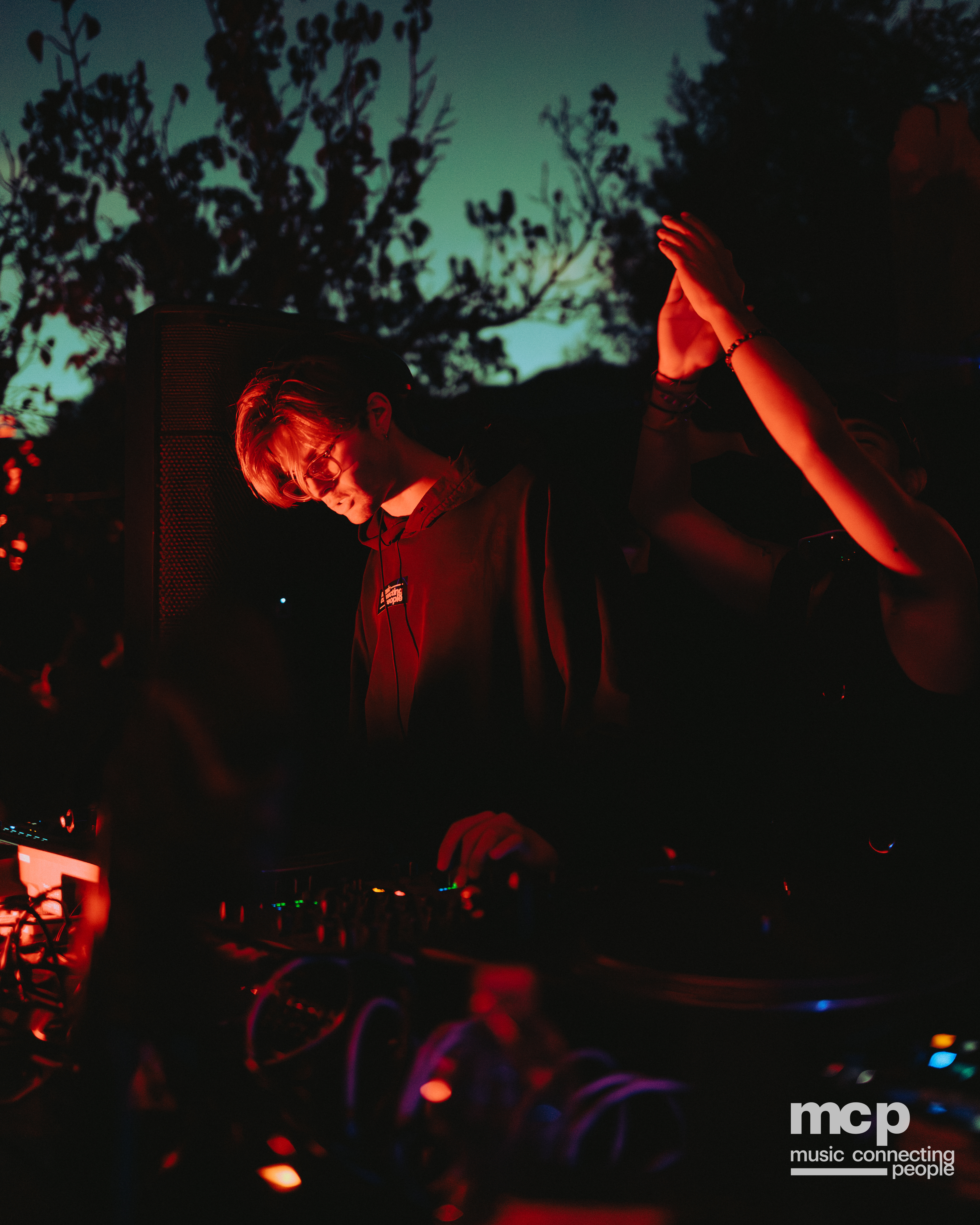 :EP 13. LOST INTO THE WILD & — SUMMER GOODBYES - Photo 94