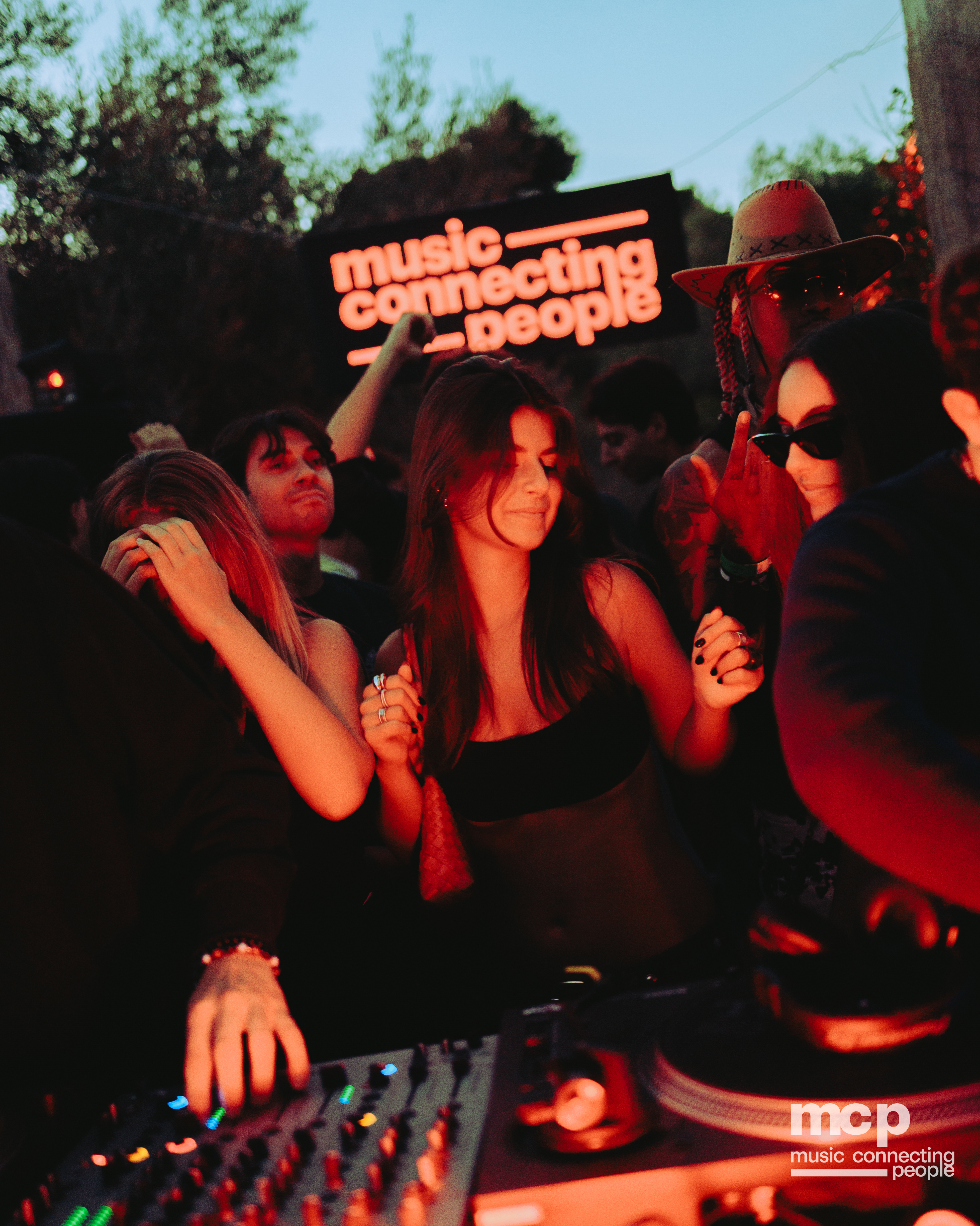 :EP 13. LOST INTO THE WILD & — SUMMER GOODBYES - Photo 105