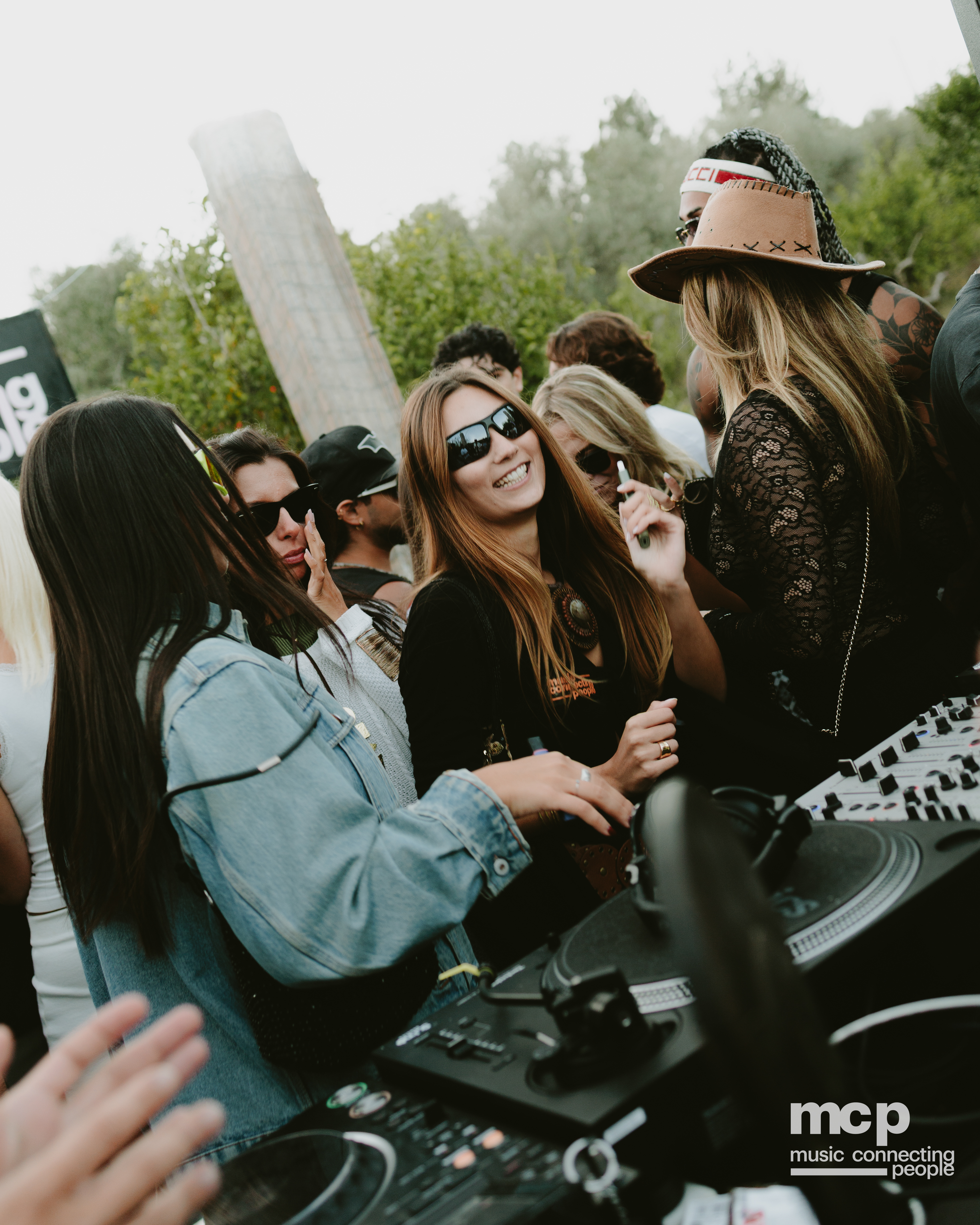 :EP 13. LOST INTO THE WILD & — SUMMER GOODBYES - Photo 150