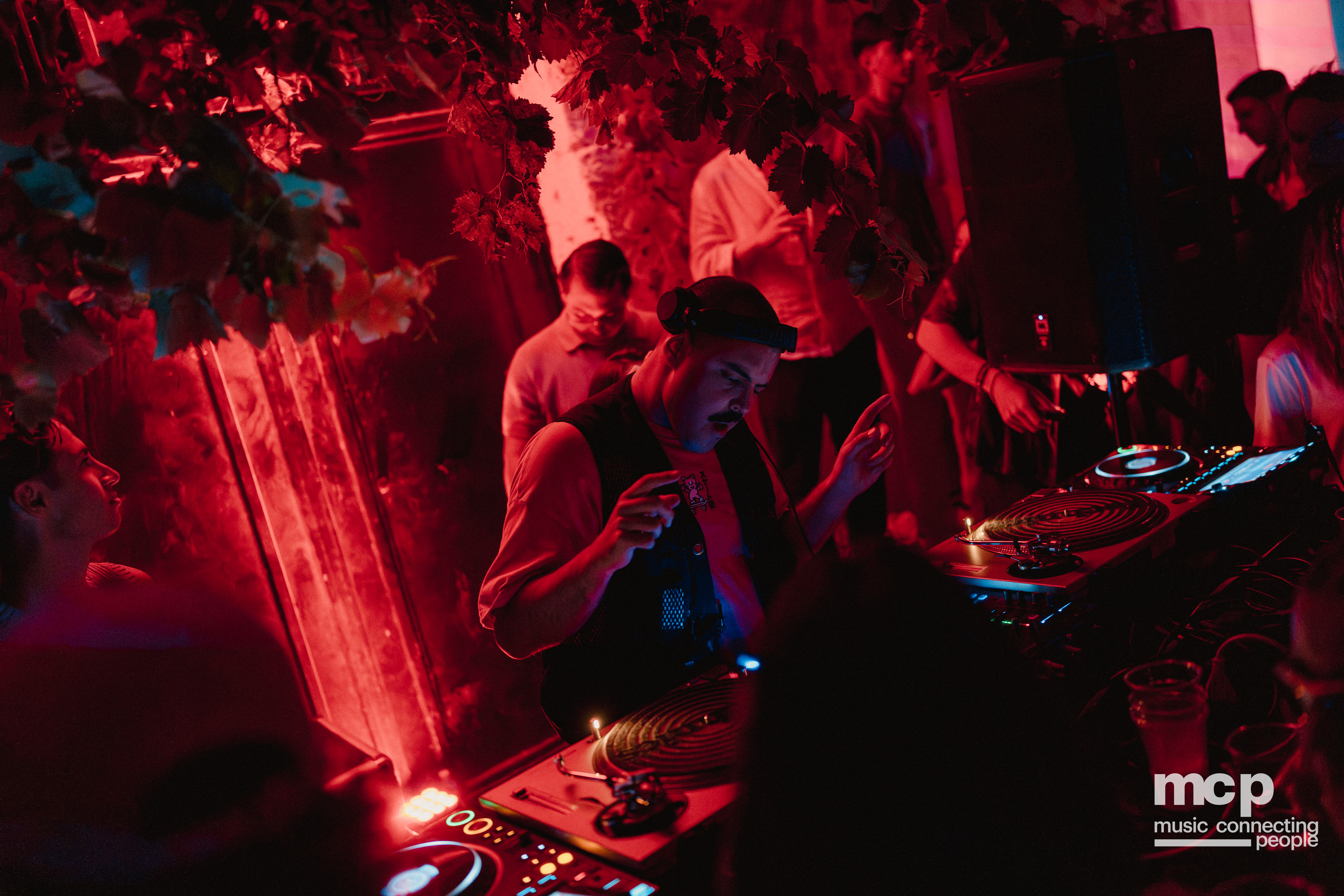 :EP 12. GROOVY SELECTORS & — SUNRISE CHASERS - Photo 36