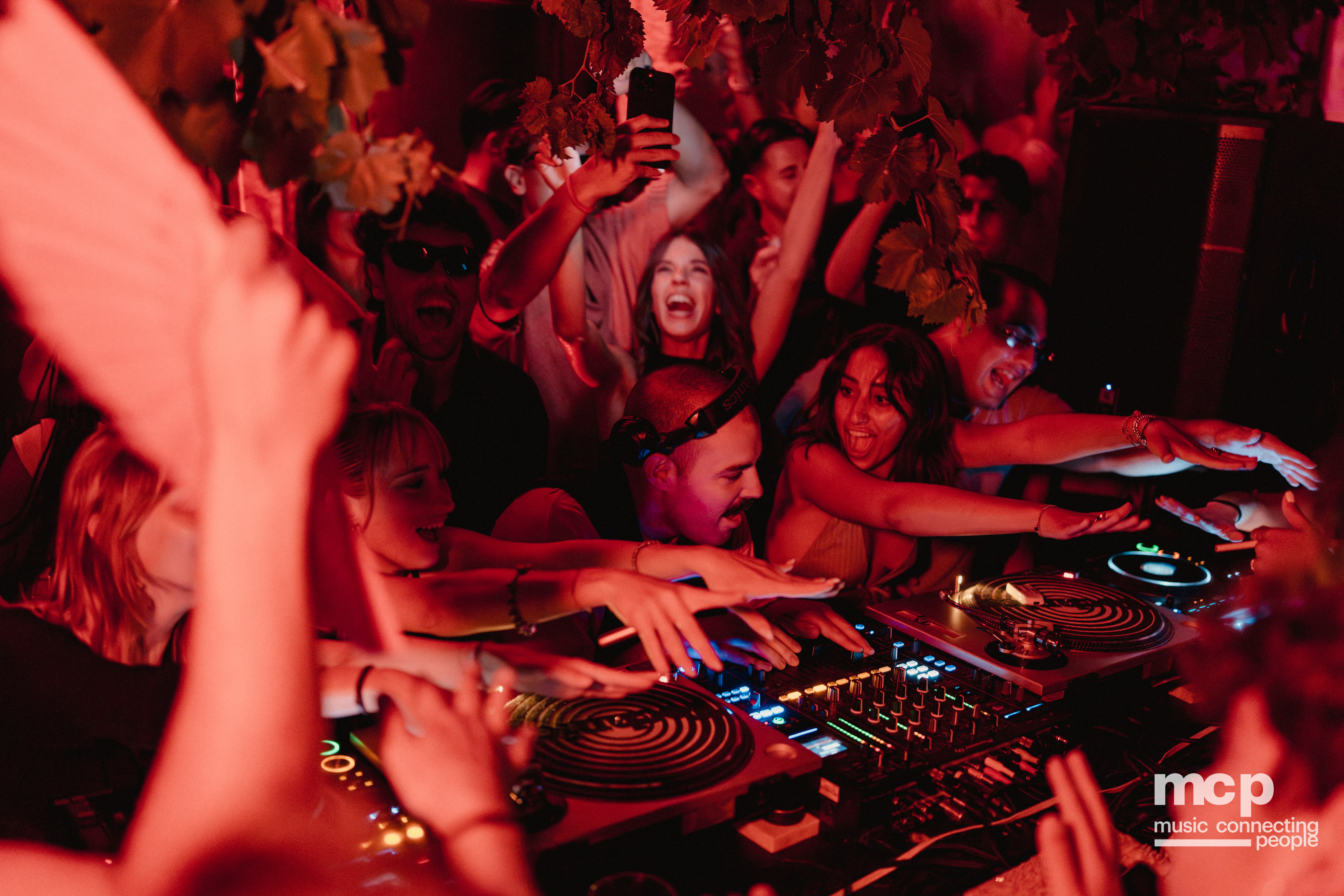 :EP 12. GROOVY SELECTORS & — SUNRISE CHASERS - Photo 91