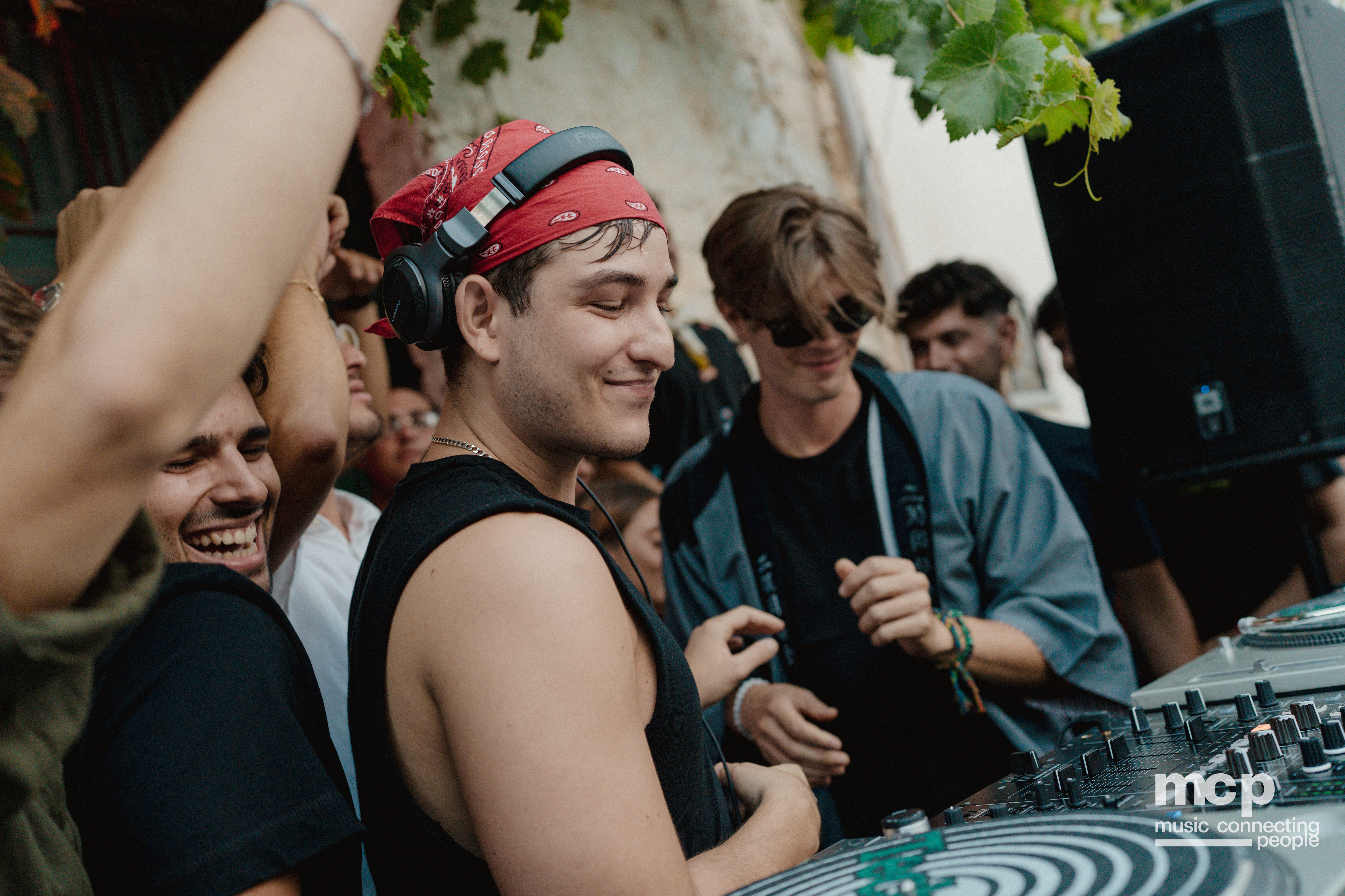 :EP 12. GROOVY SELECTORS & — SUNRISE CHASERS - Photo 277