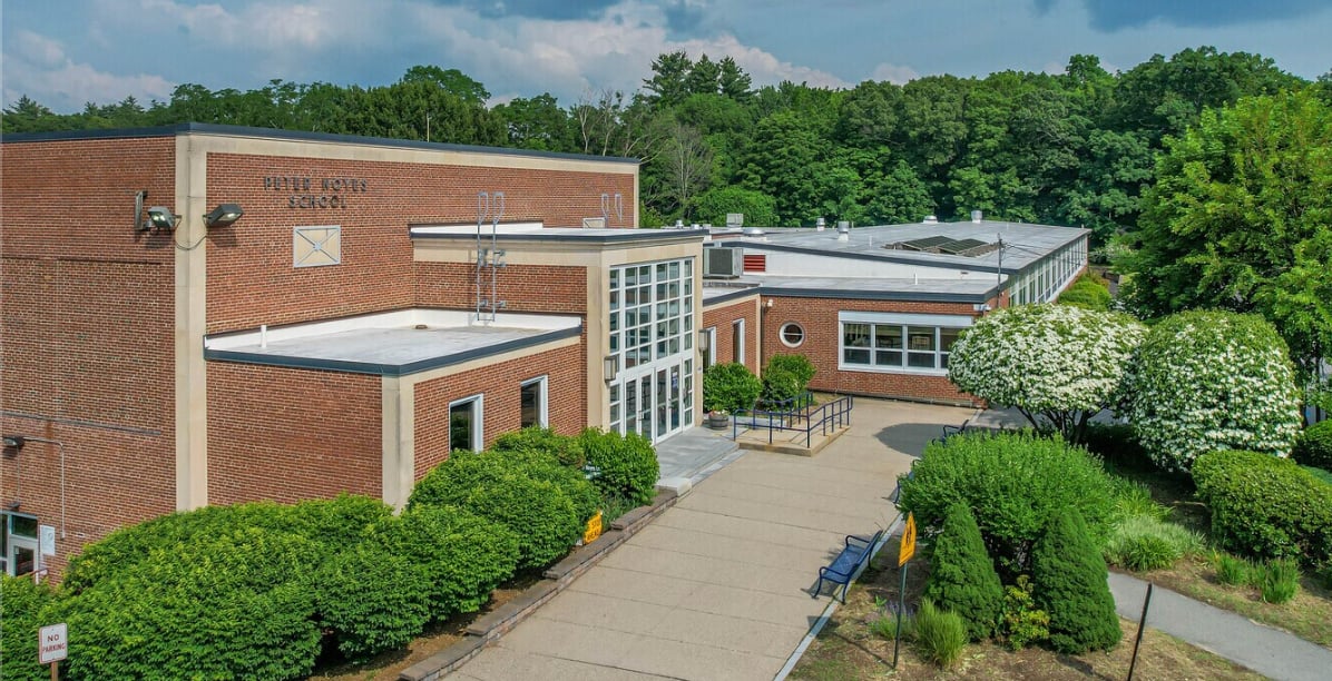 Peter Noyes Elementary School in Sudbury, Massachusetts