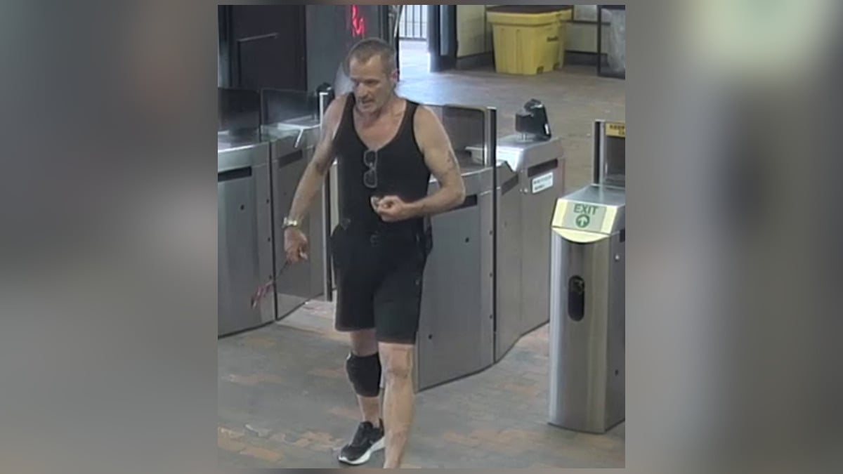 Boston police hunt stranger who bashed two Charlestown 99 patrons in head with a padlock-on-a-lanyard