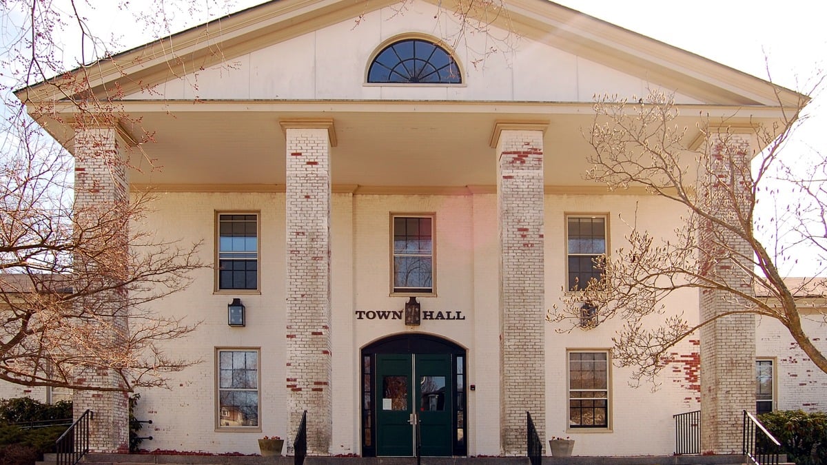 Manchester-by-the-Sea Town Hall, a white Greek Revival building.