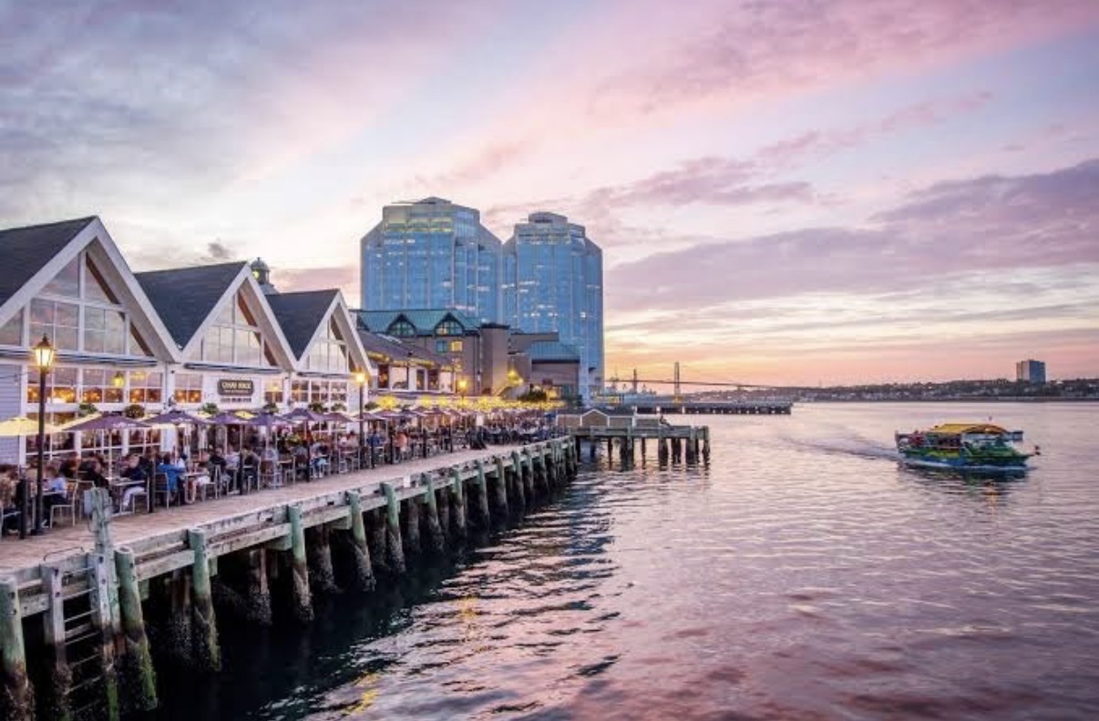 A stay at the Halifax Marriott Harbourfront comes with front-row seats to the city’s most spectacular sunsets.