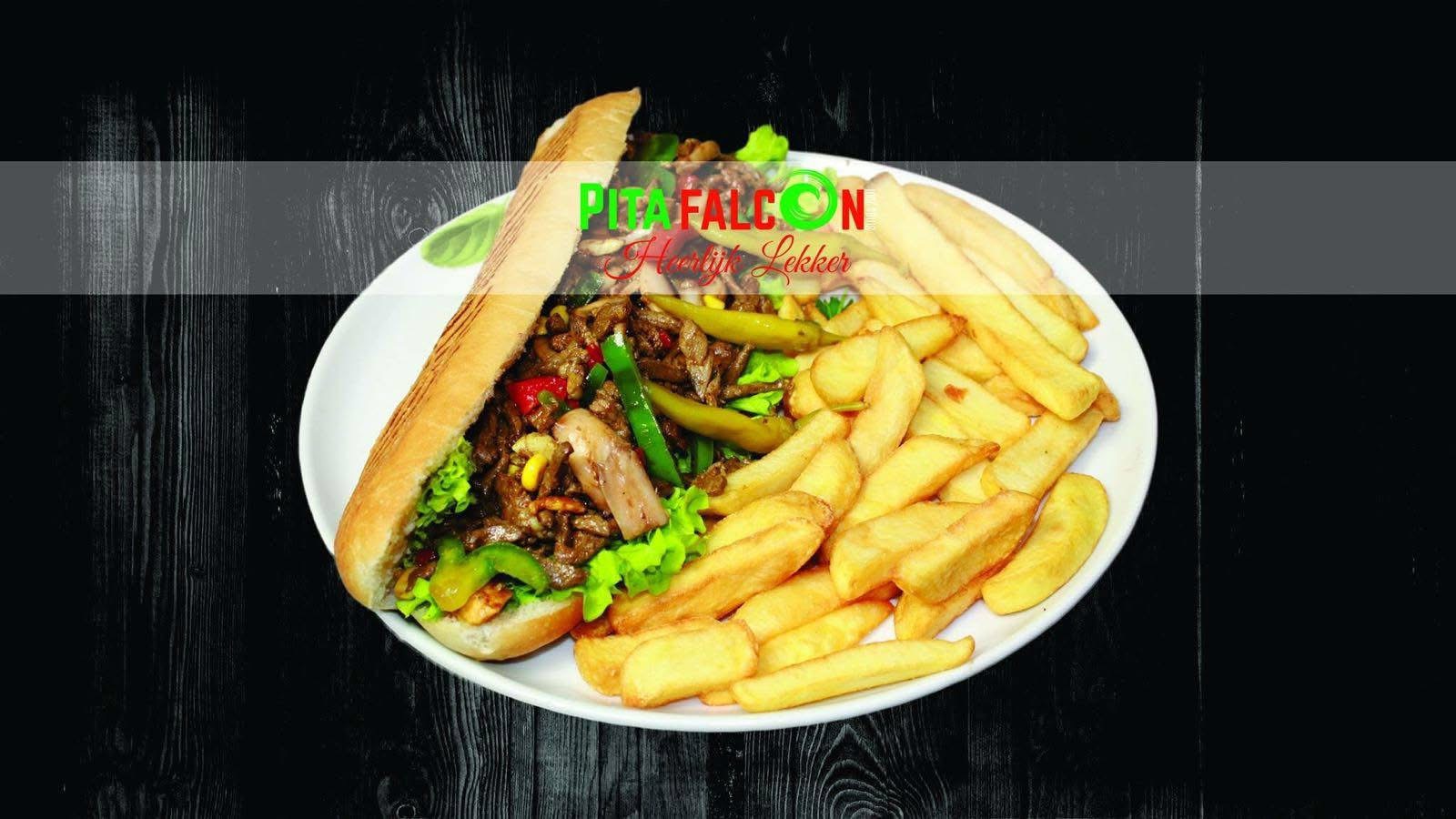 Broodje döner kebab met friet