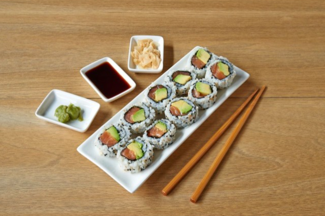 Classic salmon (California roll)