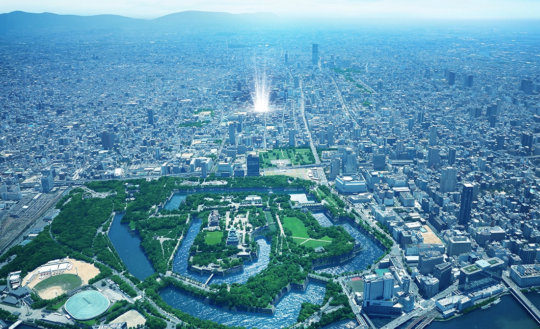 上町台地公園第一排景觀，四面臨路，開闊感十足的尊榮居所。現地周邊空拍照片（2025年7月拍攝）。