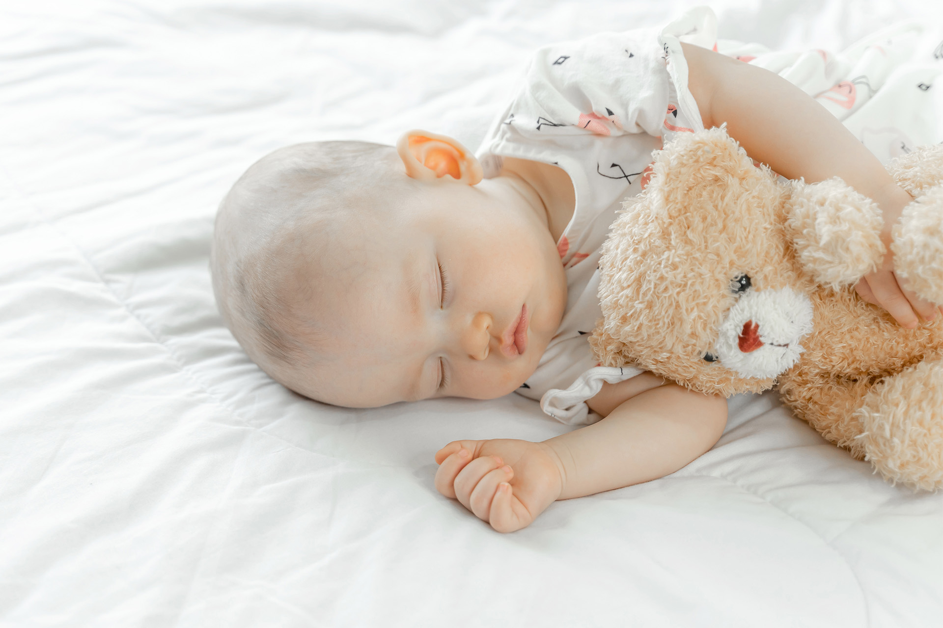 Защо Вашето малко дете мрази спи и как да го приспивате