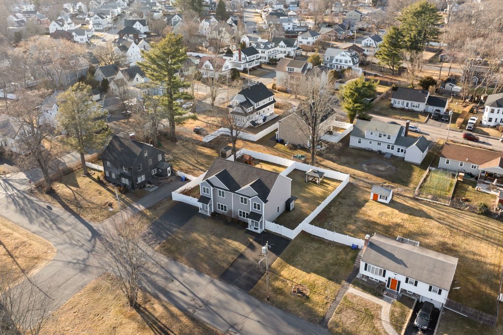 90 Belmont-06