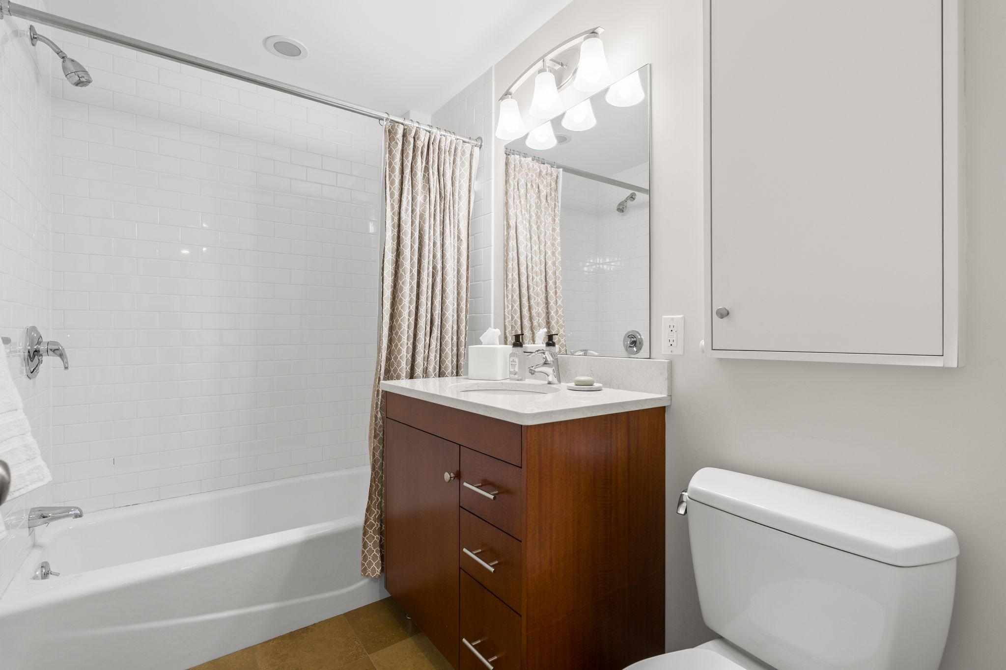156 Green St Unit 301 — bath