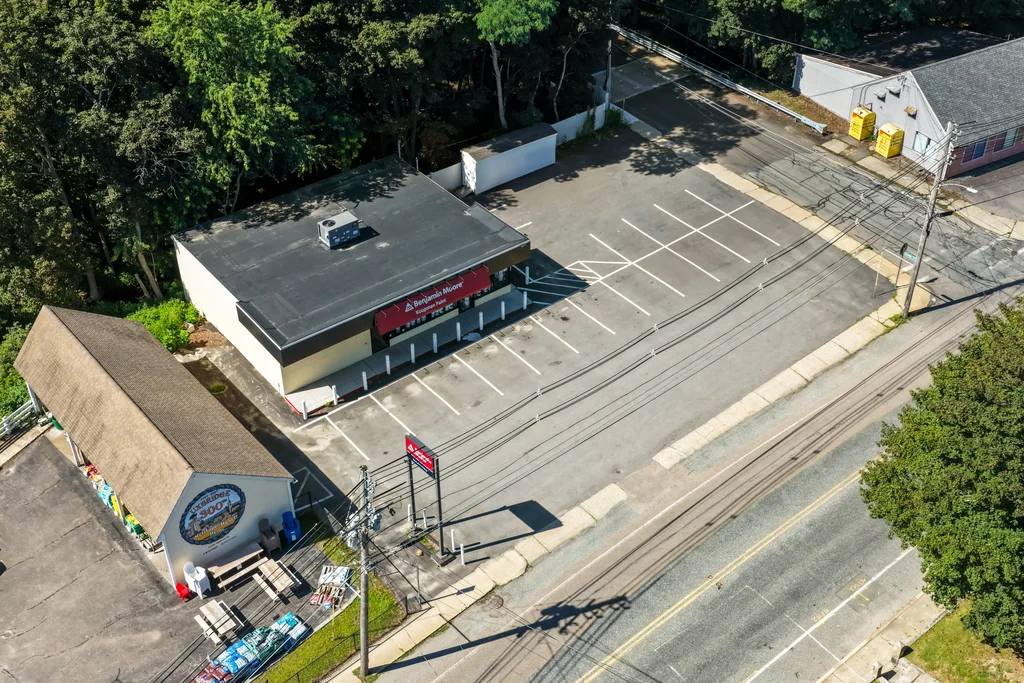 22 Douglas St-12