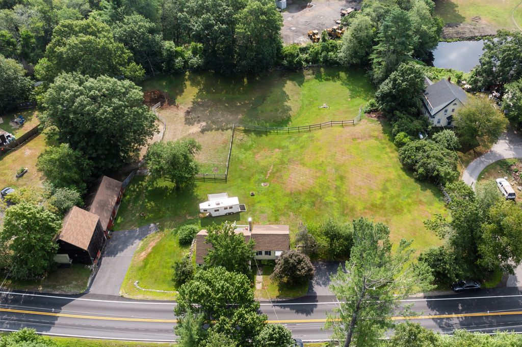 640 Mammoth Rd-05